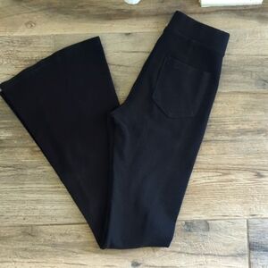 Aeire black - textured flare pants